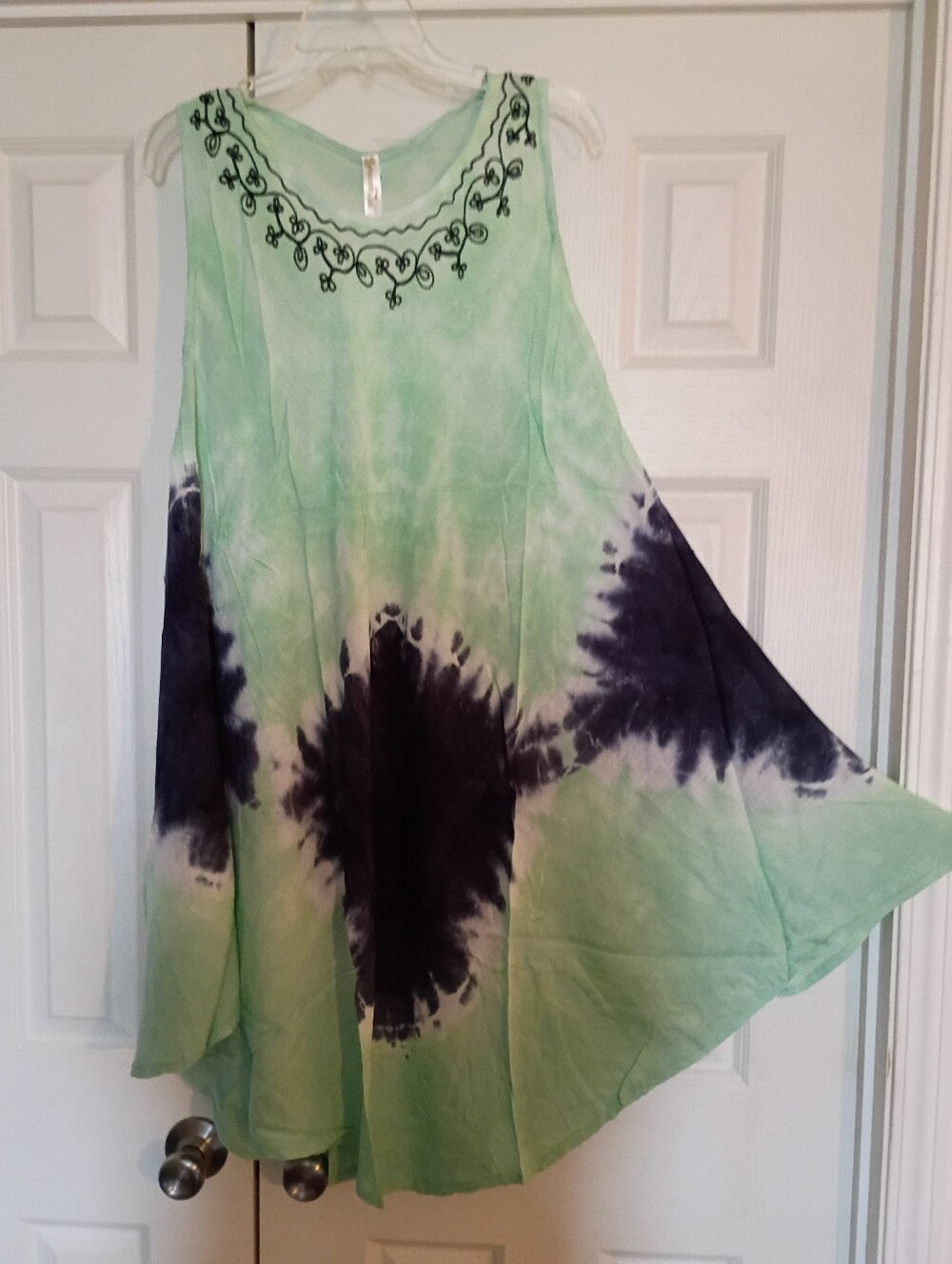 Women's Mint Green Tie-Dye Tank Top with Black Accent